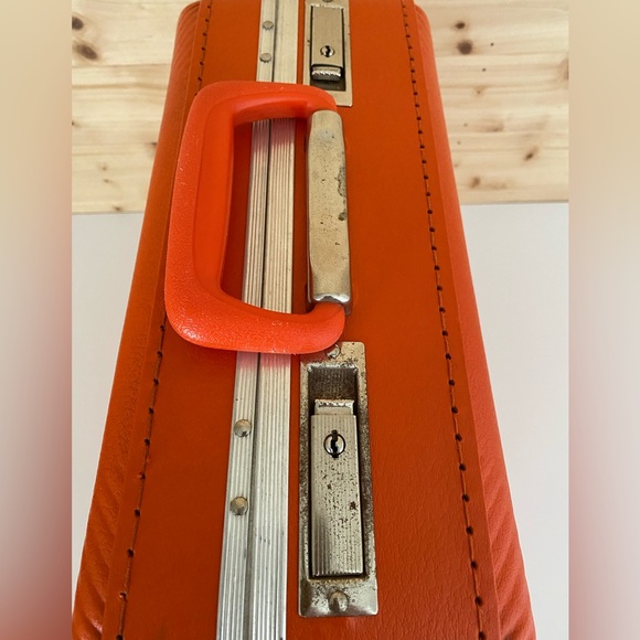 Vintage Retro Mod Orange Vinyl Suitcase Mid Century Travel Luggage 60s 70s Vibe - Picture 8 of 15